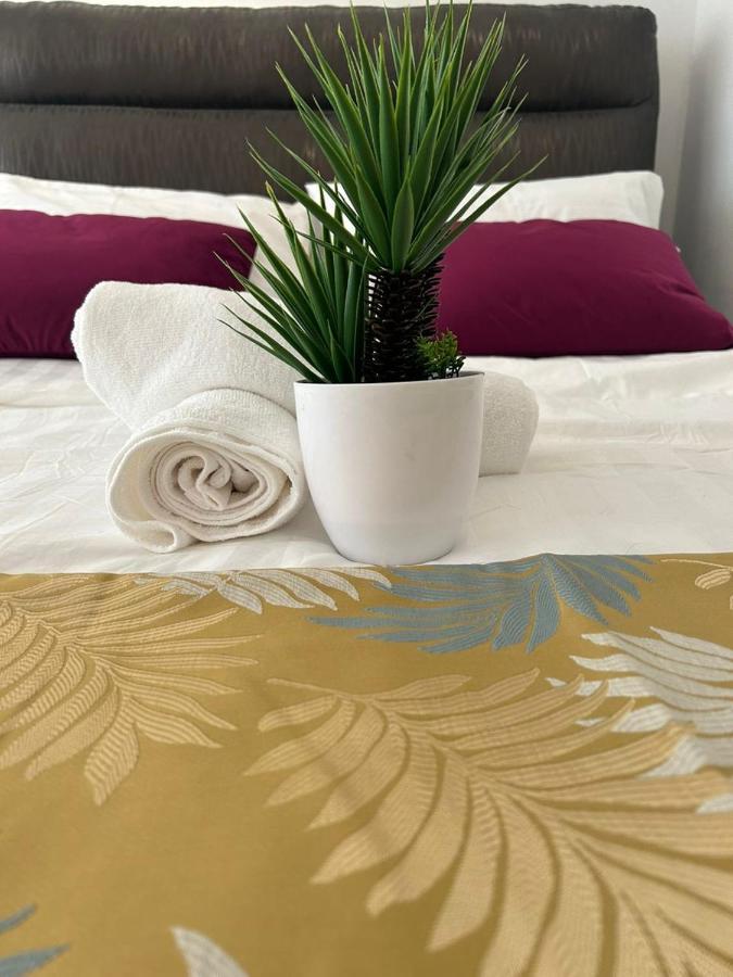 קוצ'ינג Riverbank Suites Waterfront 507 מראה חיצוני תמונה
