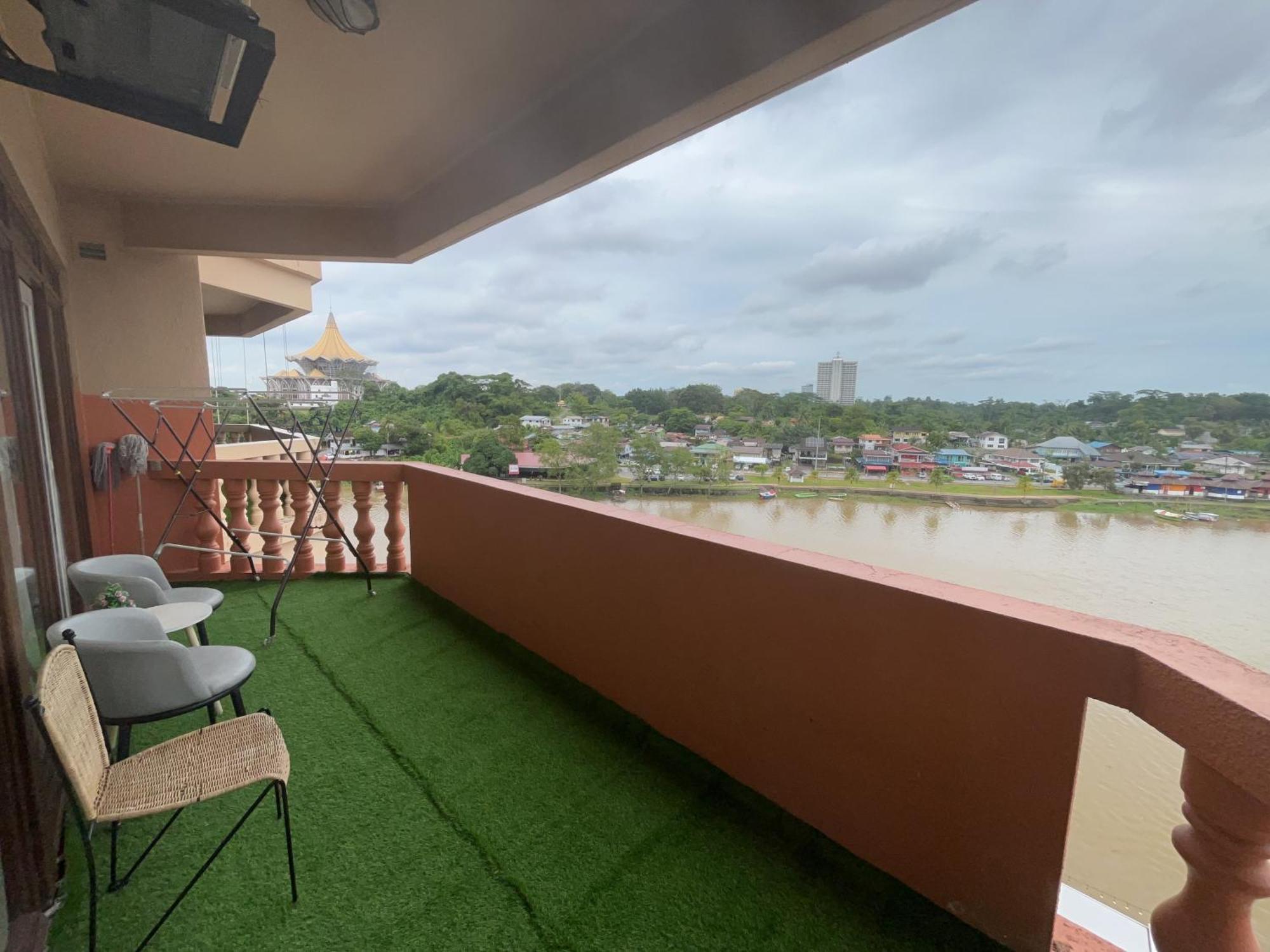 קוצ'ינג Riverbank Suites Waterfront 507 מראה חיצוני תמונה